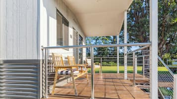 Superior 2 Bedroom Cabin | Terrace/patio