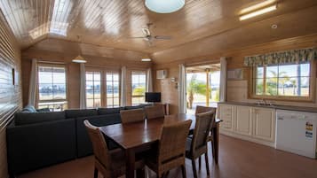 Superior Ocean View 3 Bedroom Villa | In-room dining