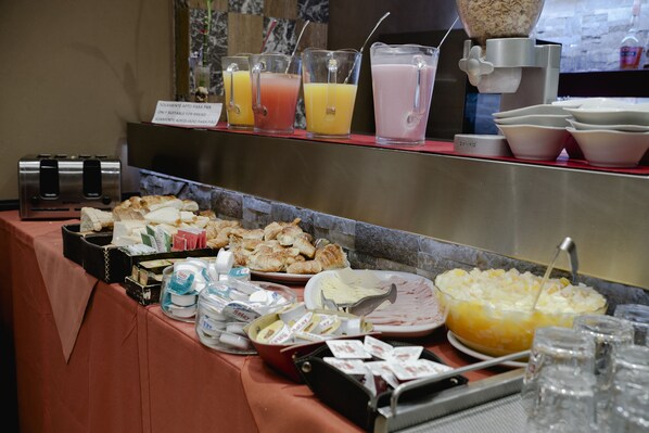 Daily continental breakfast (USD 6 per person)