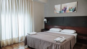 Down comforters, pillowtop beds, in-room safe, desk - Tucumán Palace Hotel (Buenos Aires)