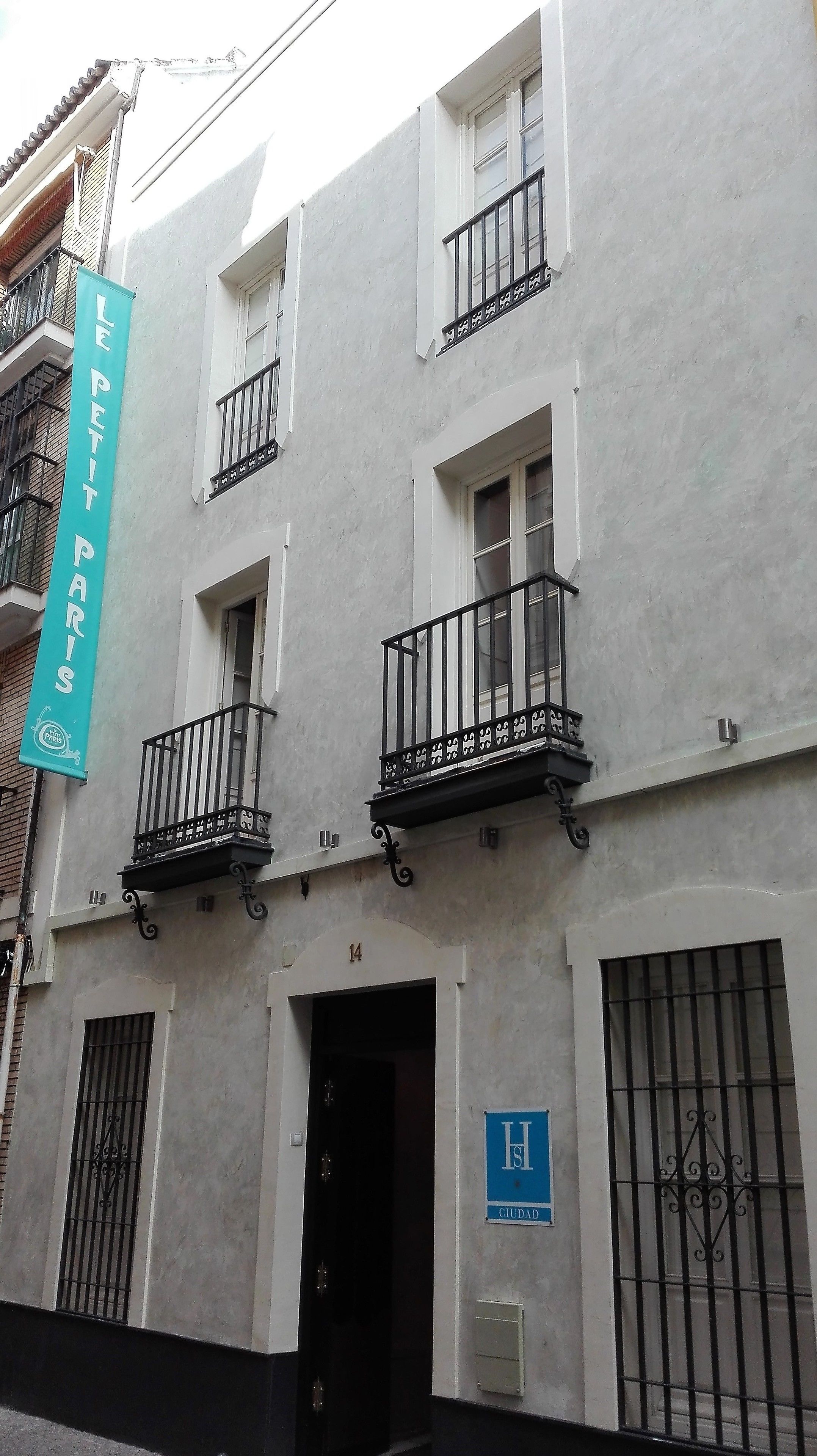 Photo - Le Petit Paris