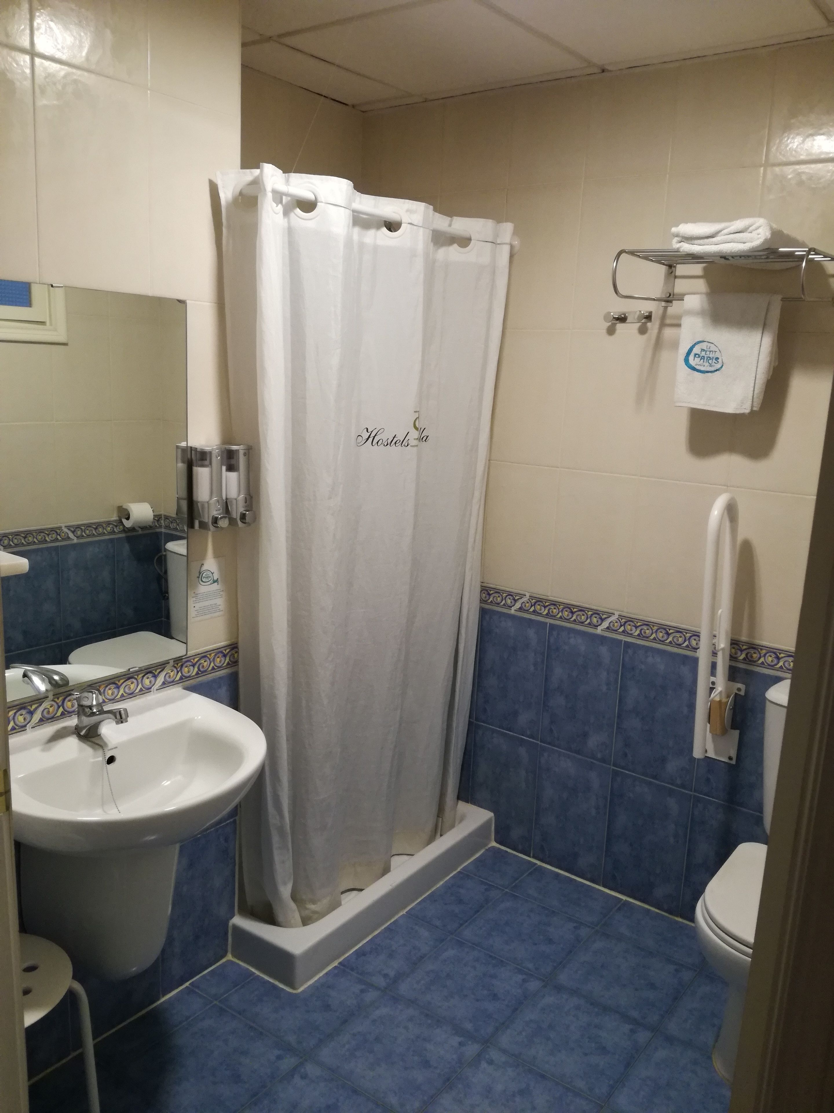 Photo - Le Petit Paris