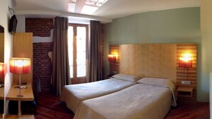 Double Room | Peti besi dalam bilik, meja, kalis bunyi, Wi-fi percuma 
