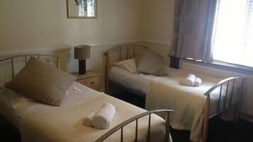 Tvåbäddsrum - eget badrum | 1 sovrum