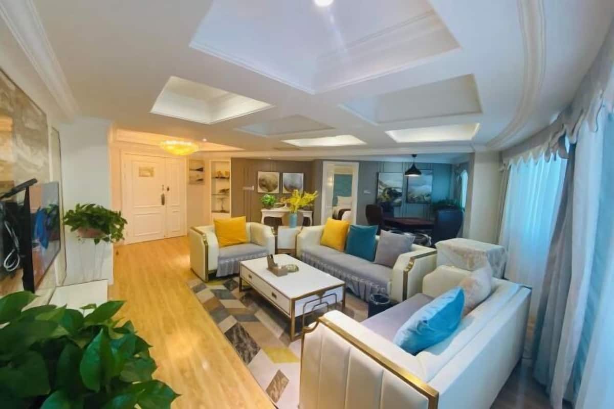 Minibar, in-room safe, iron/ironing board, Internet