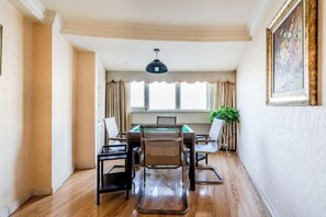 Minibar, in-room safe, iron/ironing board, Internet
