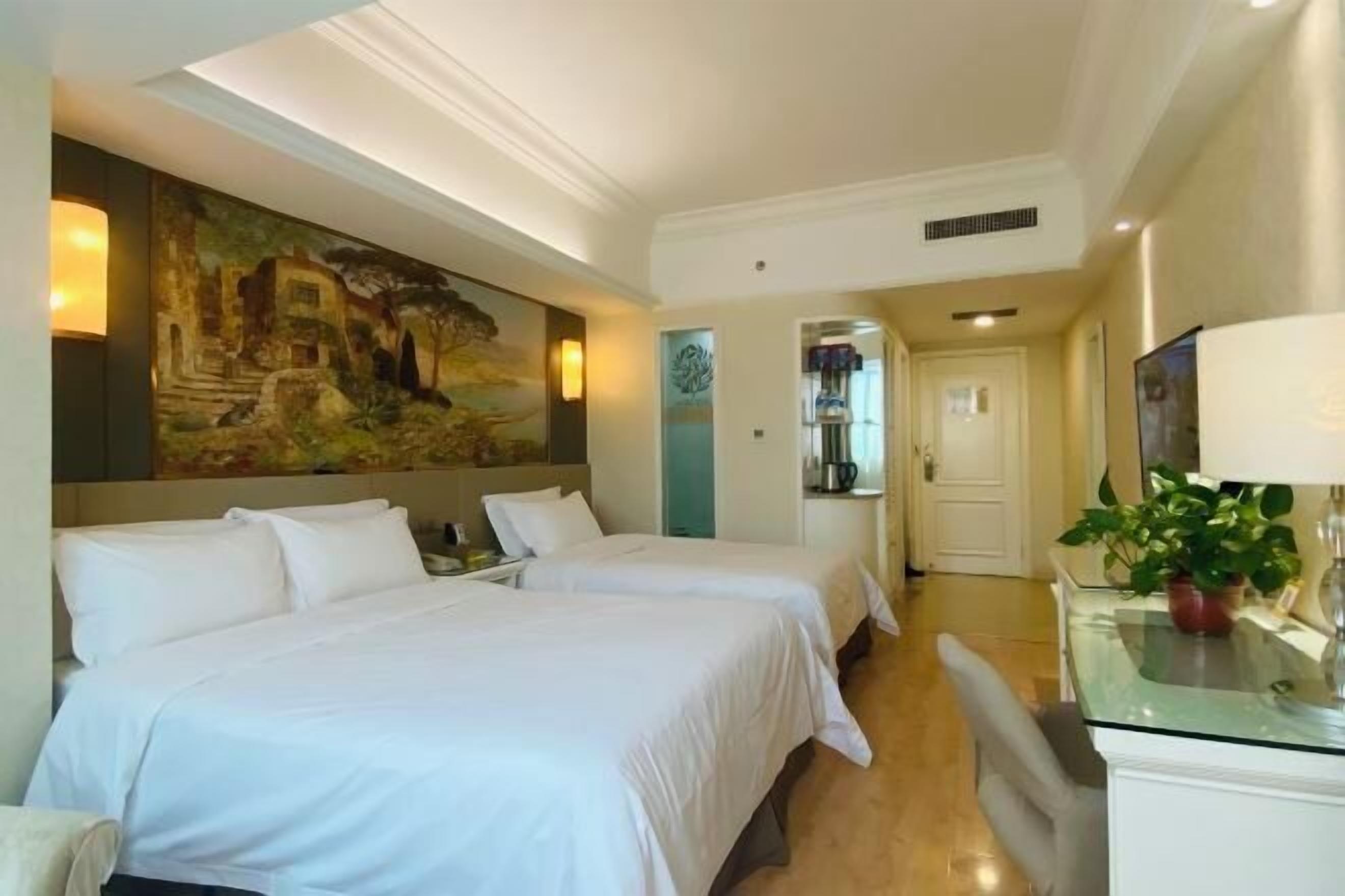 Minibar, in-room safe, iron/ironing board, Internet