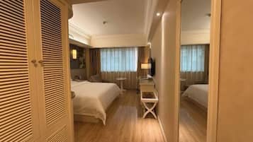 Minibar, in-room safe, iron/ironing board, Internet