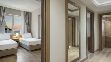 Family Suite | Free minibar, in-room safe, iron/ironing board, free cribs/infant beds