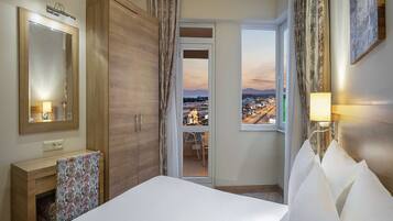 Family Suite | Free minibar, in-room safe, iron/ironing board, free cots/infant beds