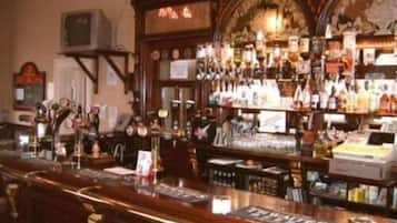 Bar (trong khuôn viên)