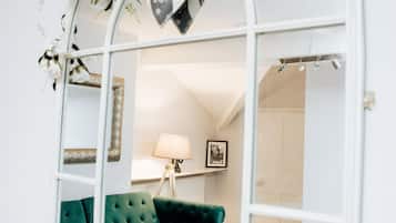 Apartment, Private Bathroom | Lounge