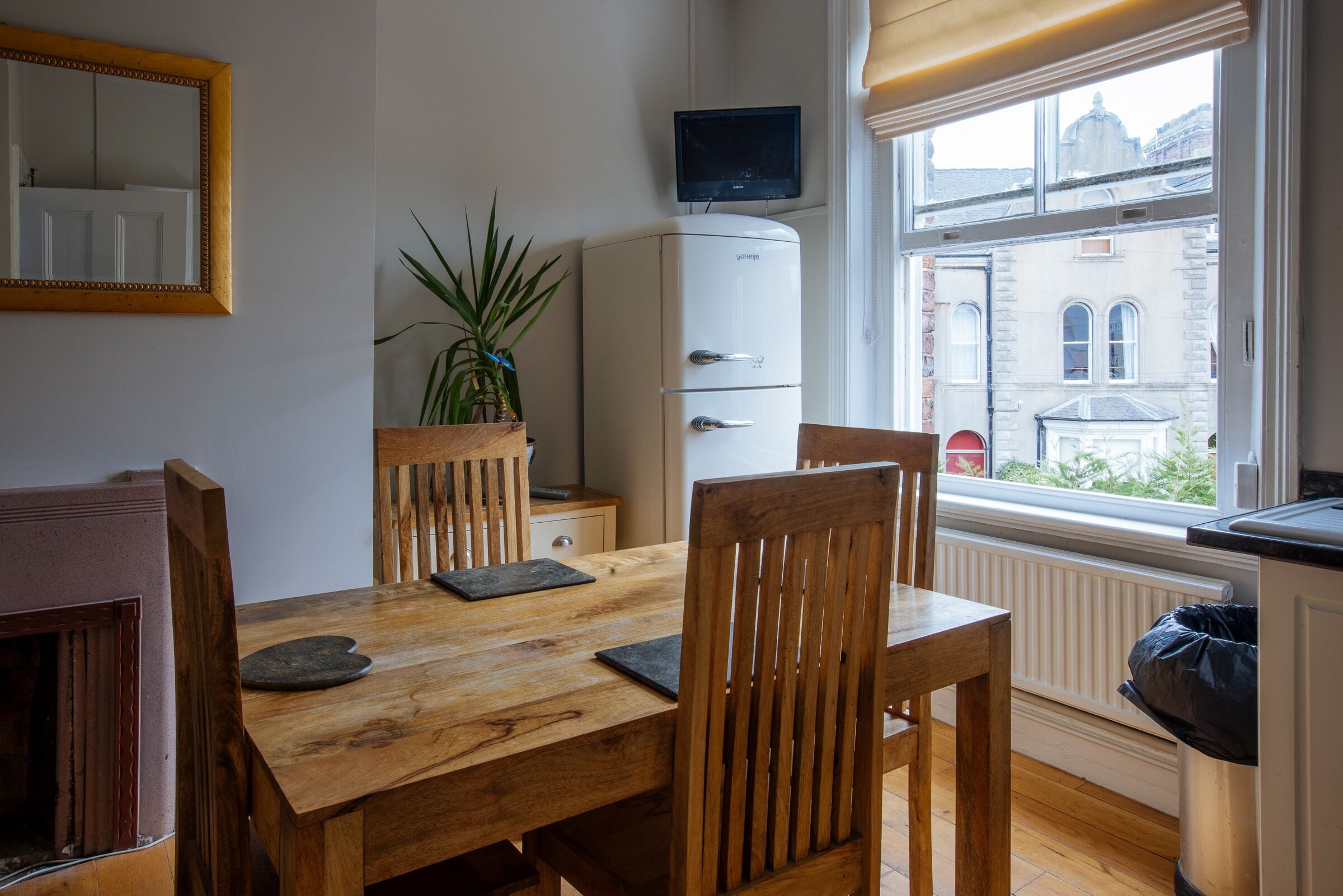 Apartment, Private Bathroom | Dining