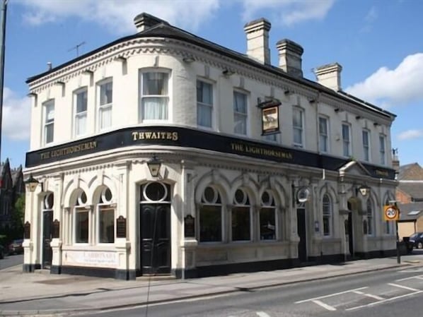 A classic building with a sign reading "THWAITES" and "THE LIGHTHORSEMAN". - The Lighthorseman (York)