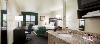 Travelodge by Wyndham Livonia