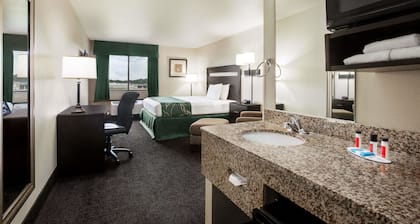 Travelodge by Wyndham Livonia
