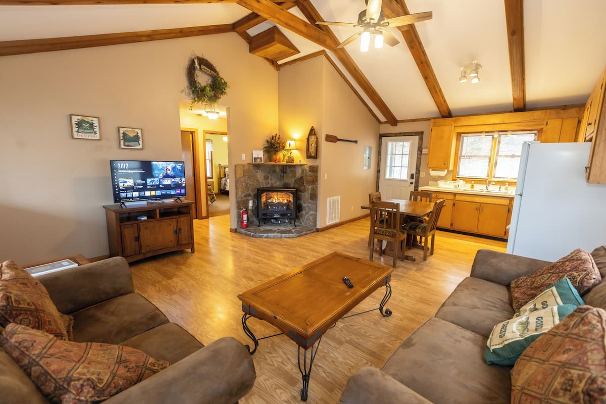 Family Cabin, 2 Bedrooms, Accessible, Lake View