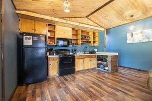 Family Cabin, 2 Bedrooms, Fireplace, River View | Private kitchen | Full-size fridge, microwave, oven, stovetop