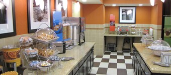 Hampton Inn & Suites Jamestown, ND