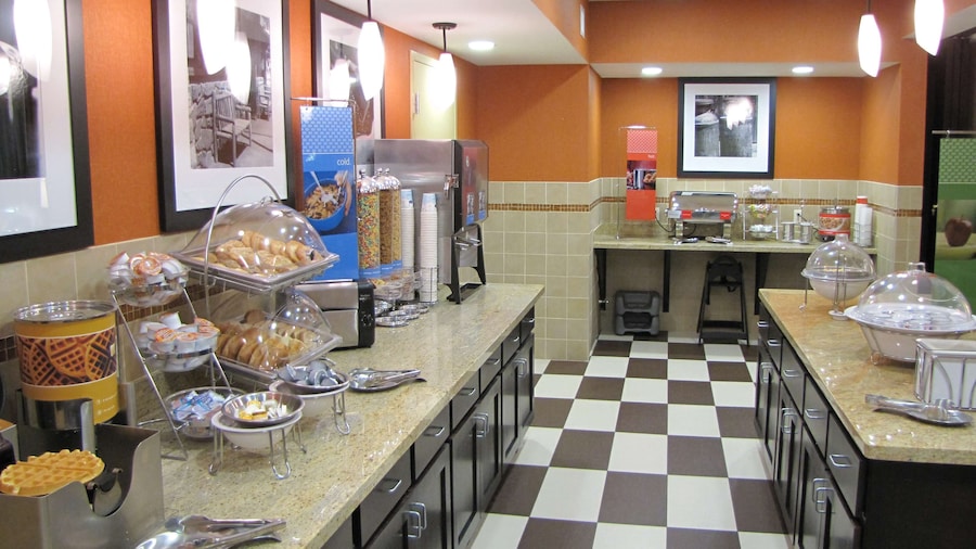 Hampton Inn & Suites Jamestown, ND