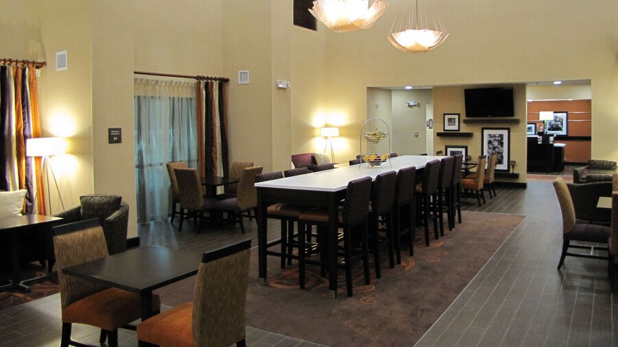 Hampton Inn & Suites Jamestown, ND