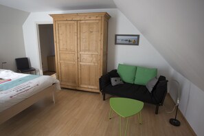 Comfort Suite (portrait suite) | Premium bedding, down duvets, pillow-top beds, individually decorated - B&B Lievejan (Jabbeke)