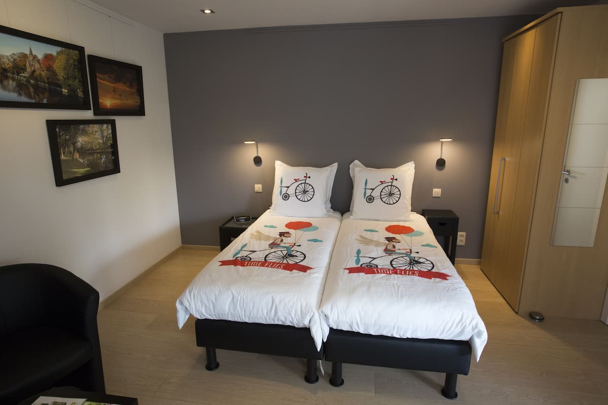 Comfort Room (Constrast) | 1 bedroom, premium bedding, down comforters, pillowtop beds