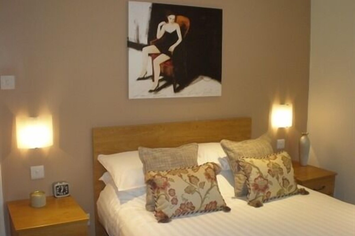 Double Room, Ensuite | Rollaway beds, free WiFi