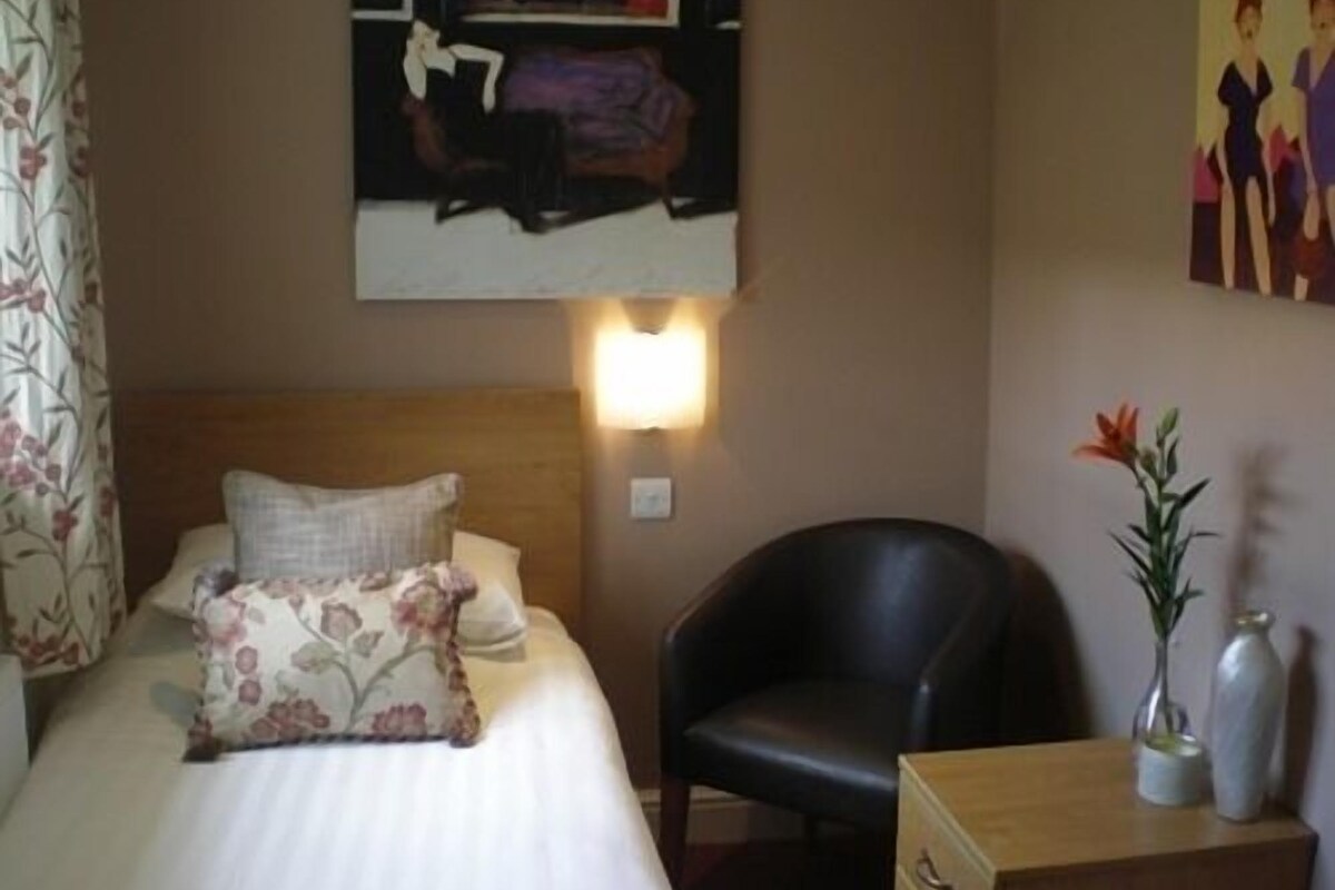 Single Room, Ensuite | Rollaway beds, free WiFi