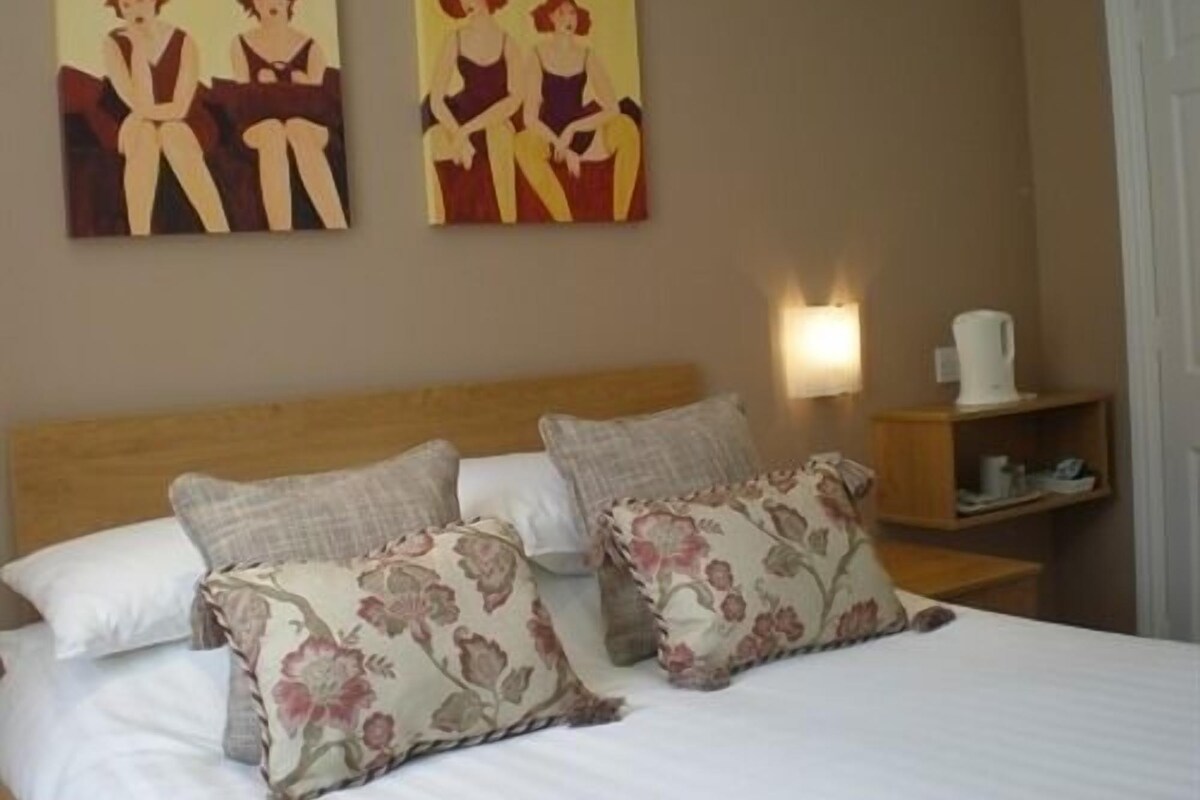Twin Room, Ensuite | Rollaway beds, free WiFi