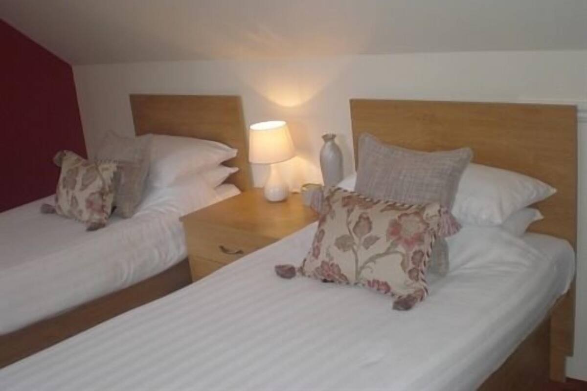 Family Quadruple Room, Ensuite | Katil lipat simpan/tambahan, Wi-fi percuma
