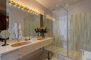 Prestige Room | Bathroom