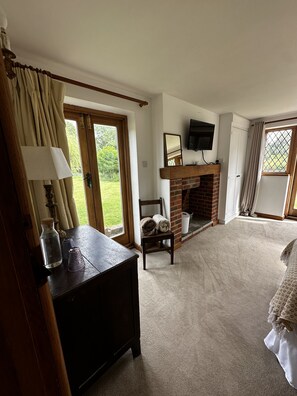 Twin Room, Private Bathroom (only shower available) - Bed and Breakfast Dunsfold (Godalming)