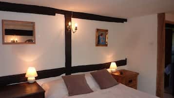 Double Room, Shared Bathroom | 1 bedroom