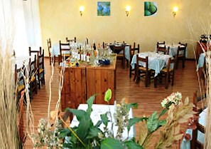 Breakfast, lunch and dinner served - Motel Monterosa (Vogogna)