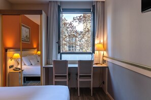 미니바, 객실 내 금고, 책상, 노트북 작업 공간