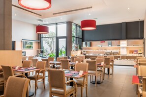 Dagelijks ontbijtbuffet (EUR 16 per persoon)