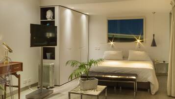 Quarto casal empresarial | Frigobar, cofres nos quartos, escrivaninha, quartos à prova de som