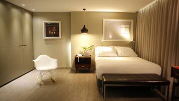 Junior Room | Minibar, in-room safe, desk, soundproofing