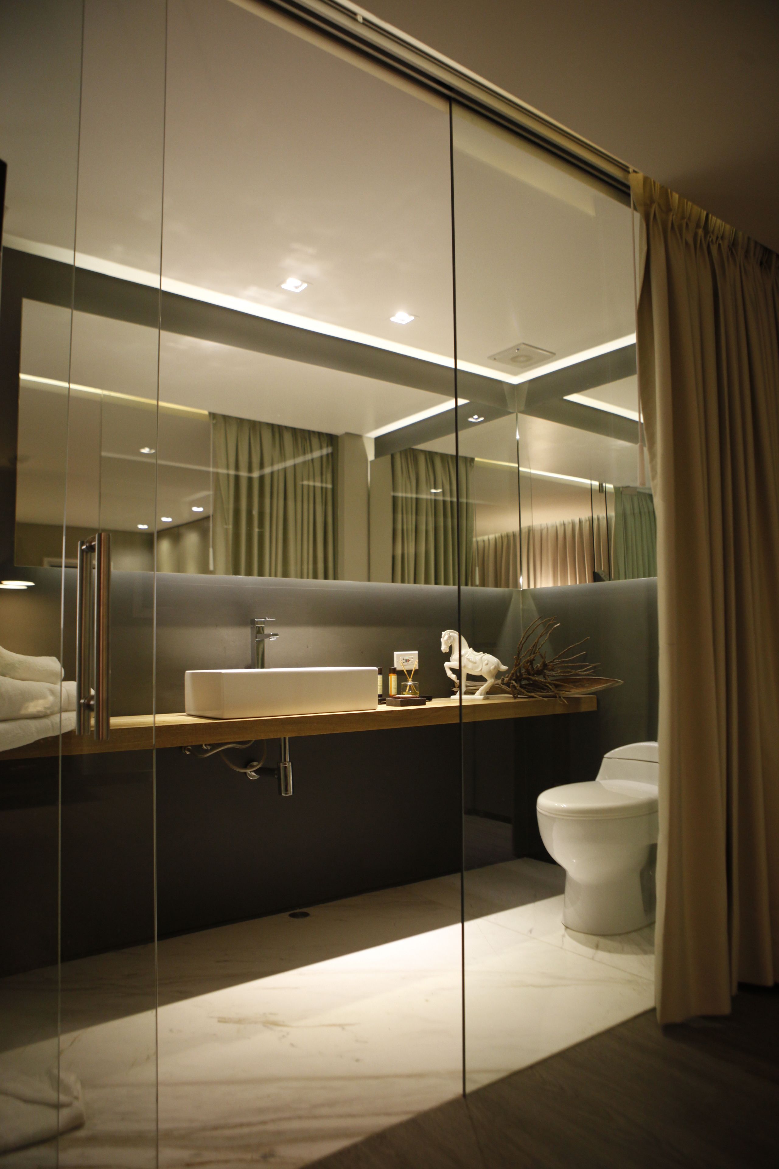 suite (triple) | bathroom | shower, hair dryer, towels, shampoo