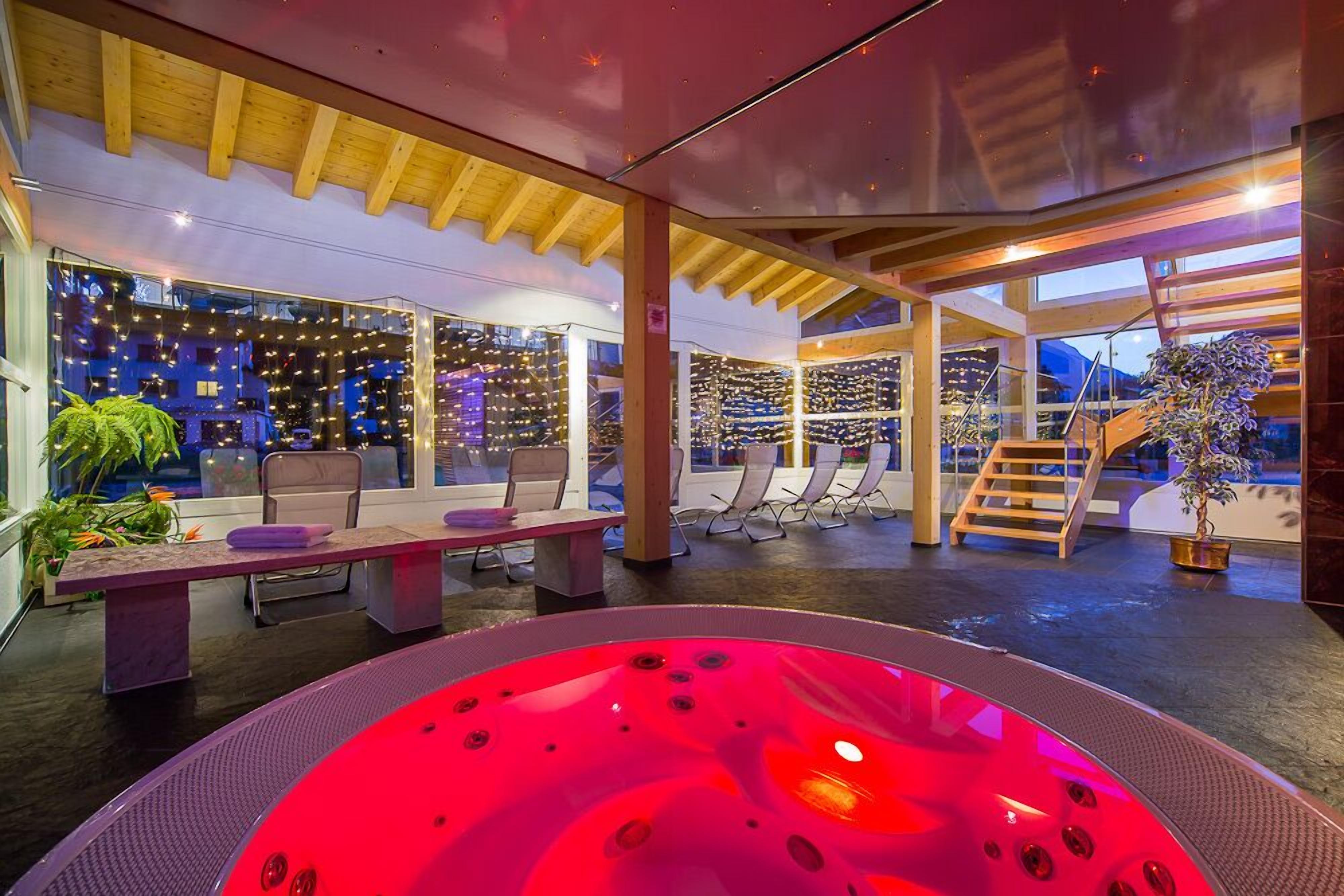 indoor spa tub