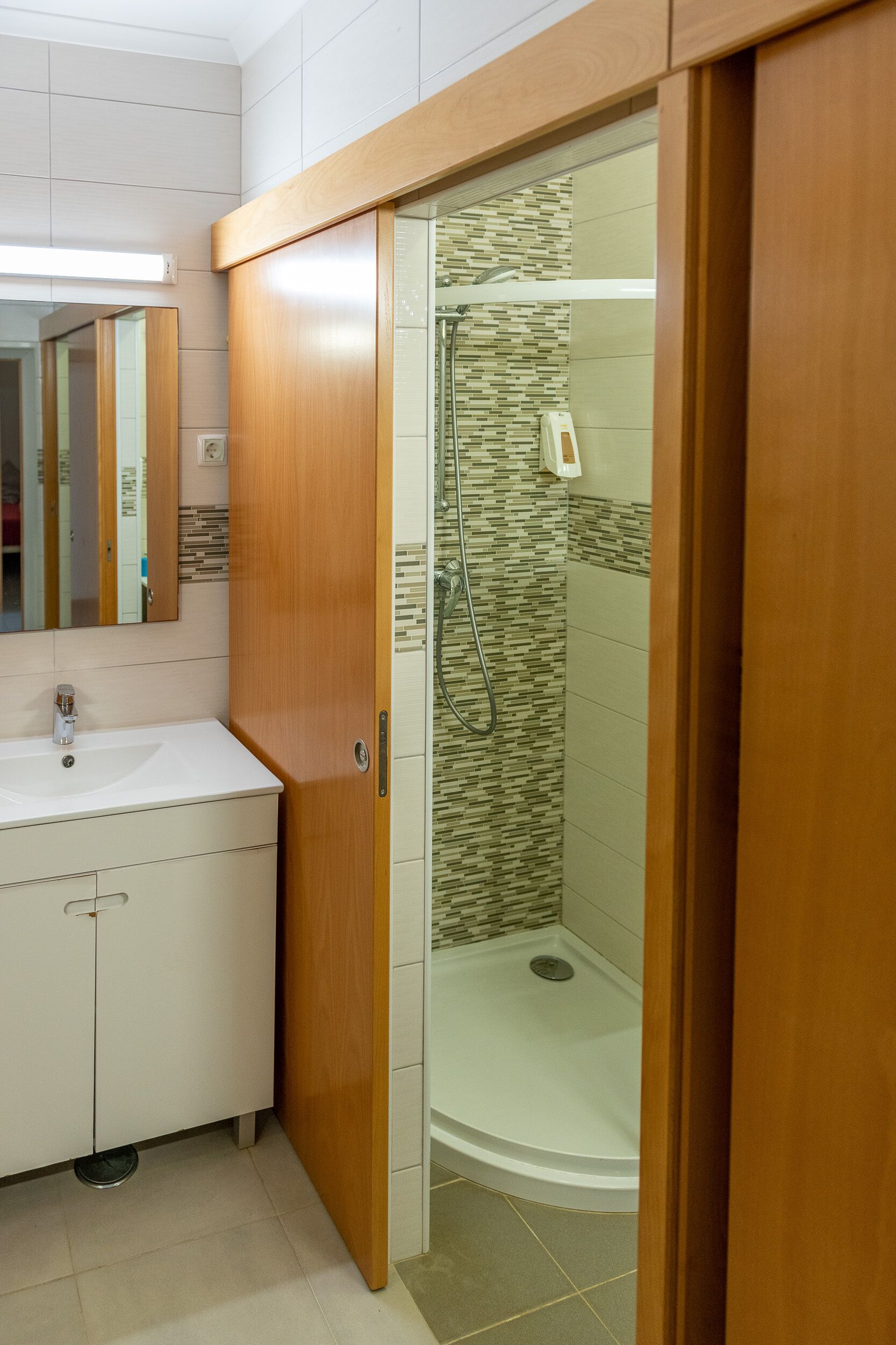 basic shared dormitory | bathroom | free toiletries, hair dryer, towels