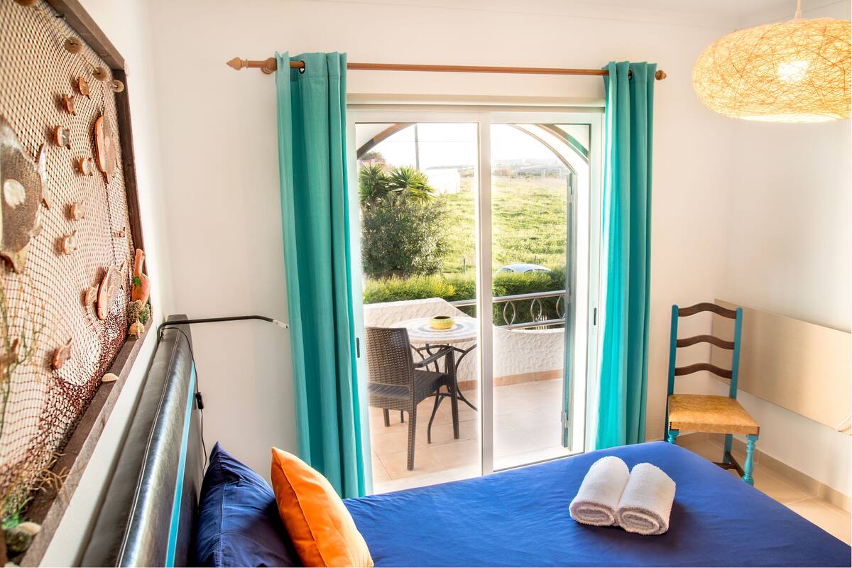 in-room safe, desk, free wifi, bed sheets