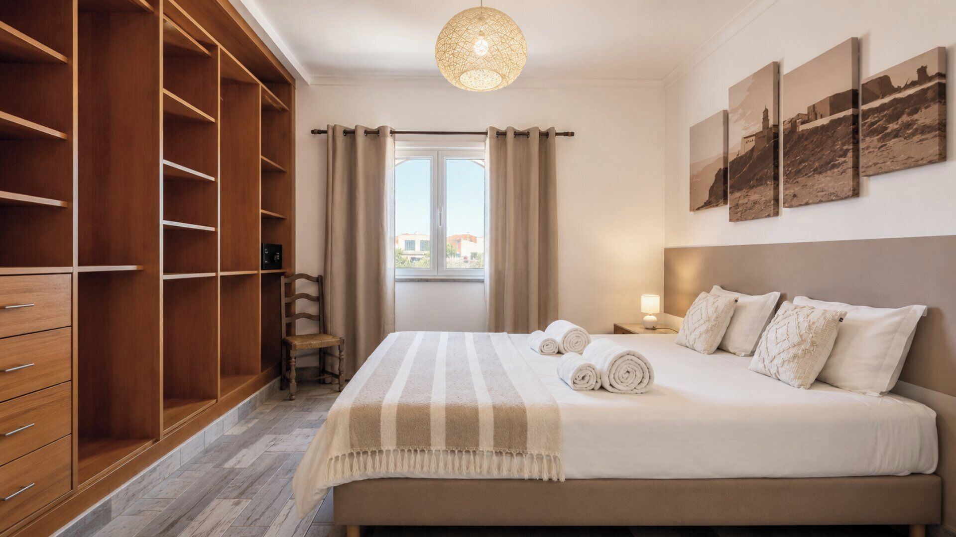 Caixa forta a l'habitació, escriptori, wifi gratuïta i roba de llit 