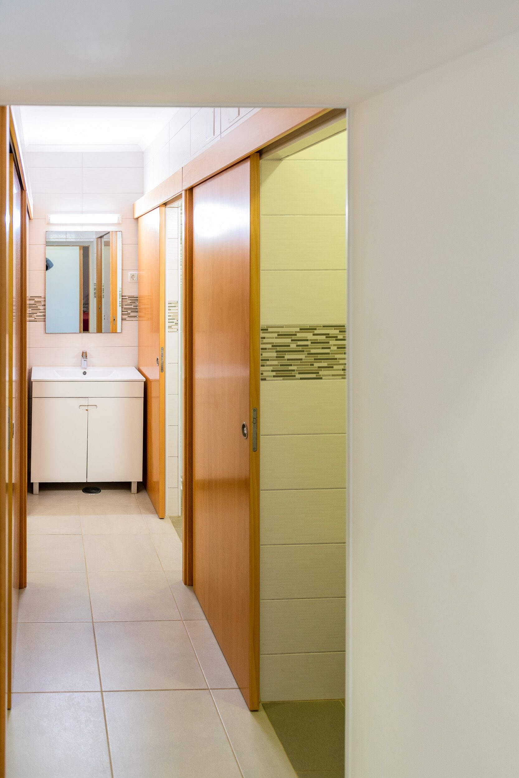 basic shared dormitory | bathroom | free toiletries, hair dryer, towels