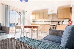 Apartament, 2 dormitoris, bany privat | Cuina privada | Cafetera i tetera 