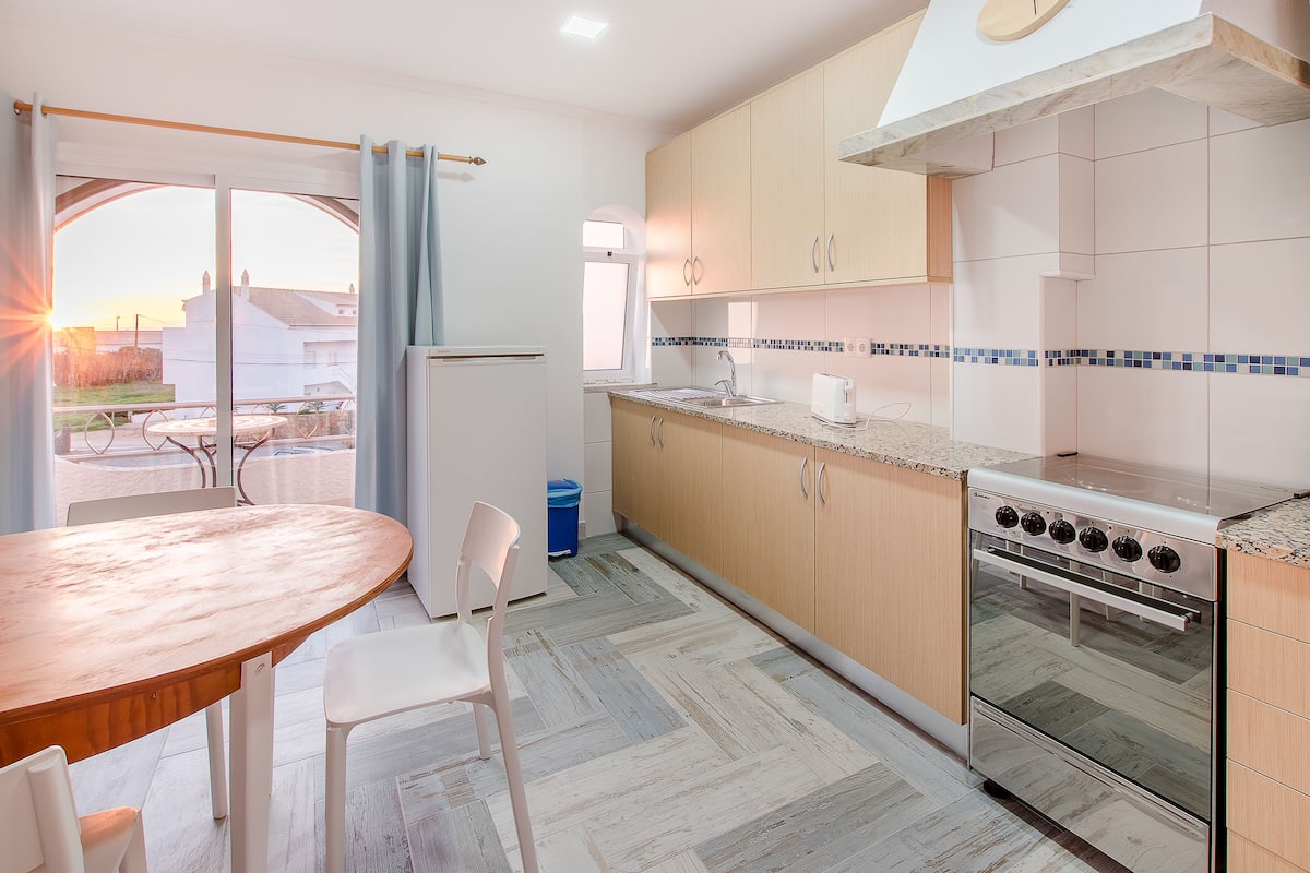 apartment, 2 bedrooms, private bathroom | private kitchen | coffee/tea maker