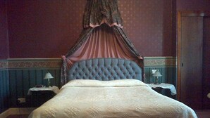 A bedroom with a four-poster bed, two bedside tables, and a canopy. - Aurora Hotel & Italian Restaurant (Nairn)