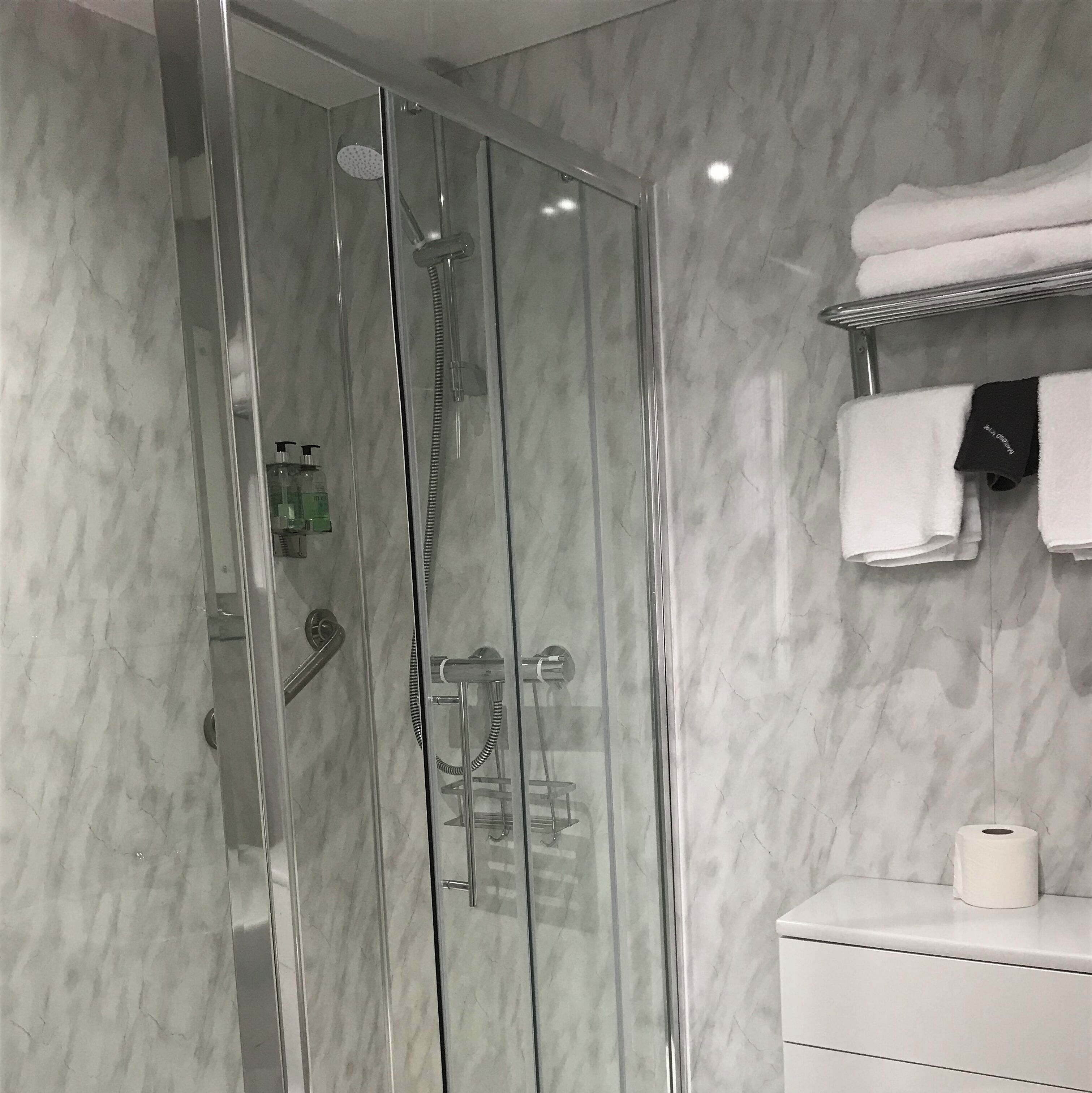 Enkeltrom, privat bad (Small External) | Bad
