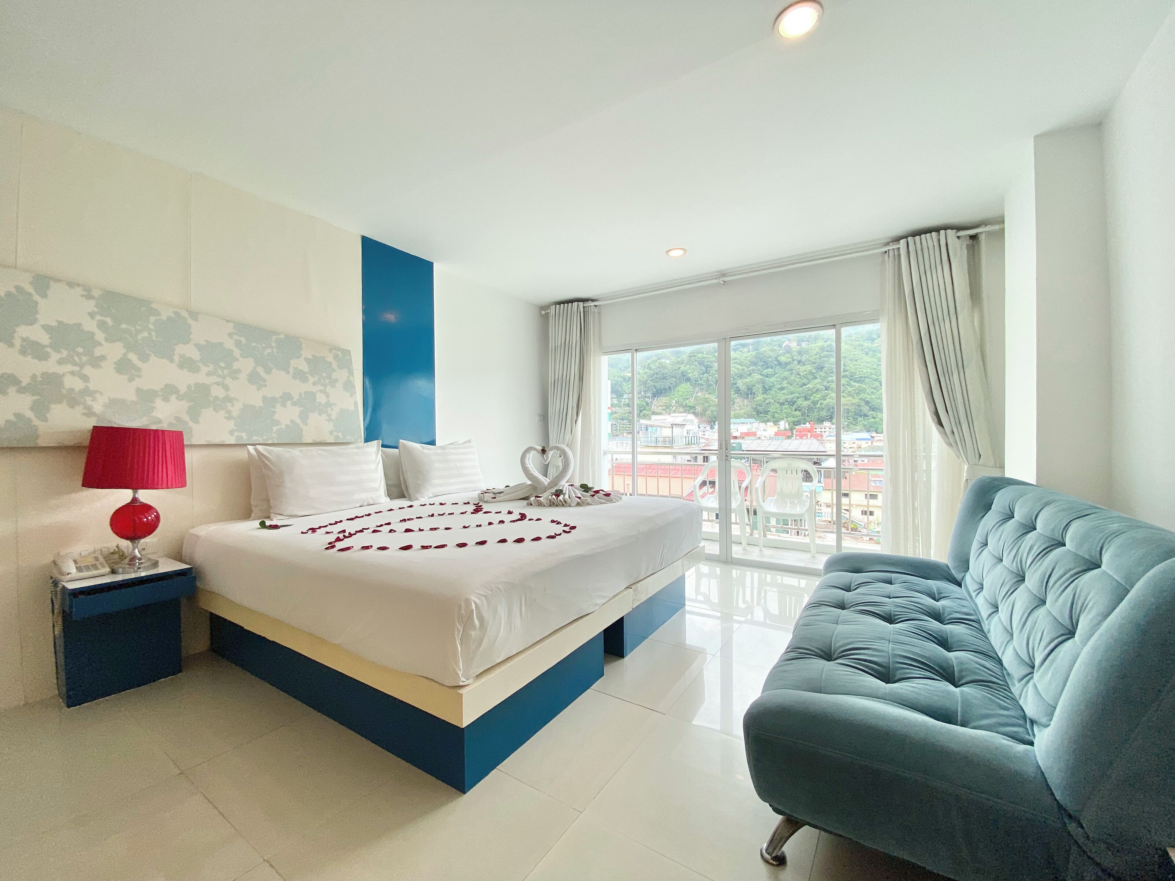 Habitación Deluxe | Minibar, caja fuerte, wifi gratis y ropa de cama